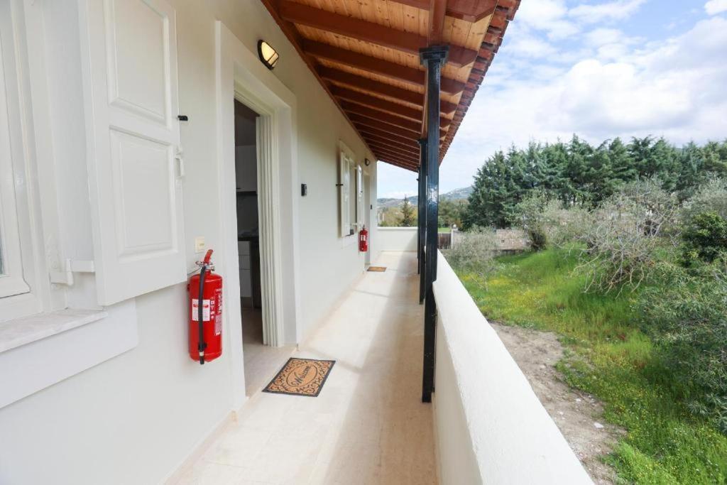 Kouros Apartments Litheres エクステリア 写真