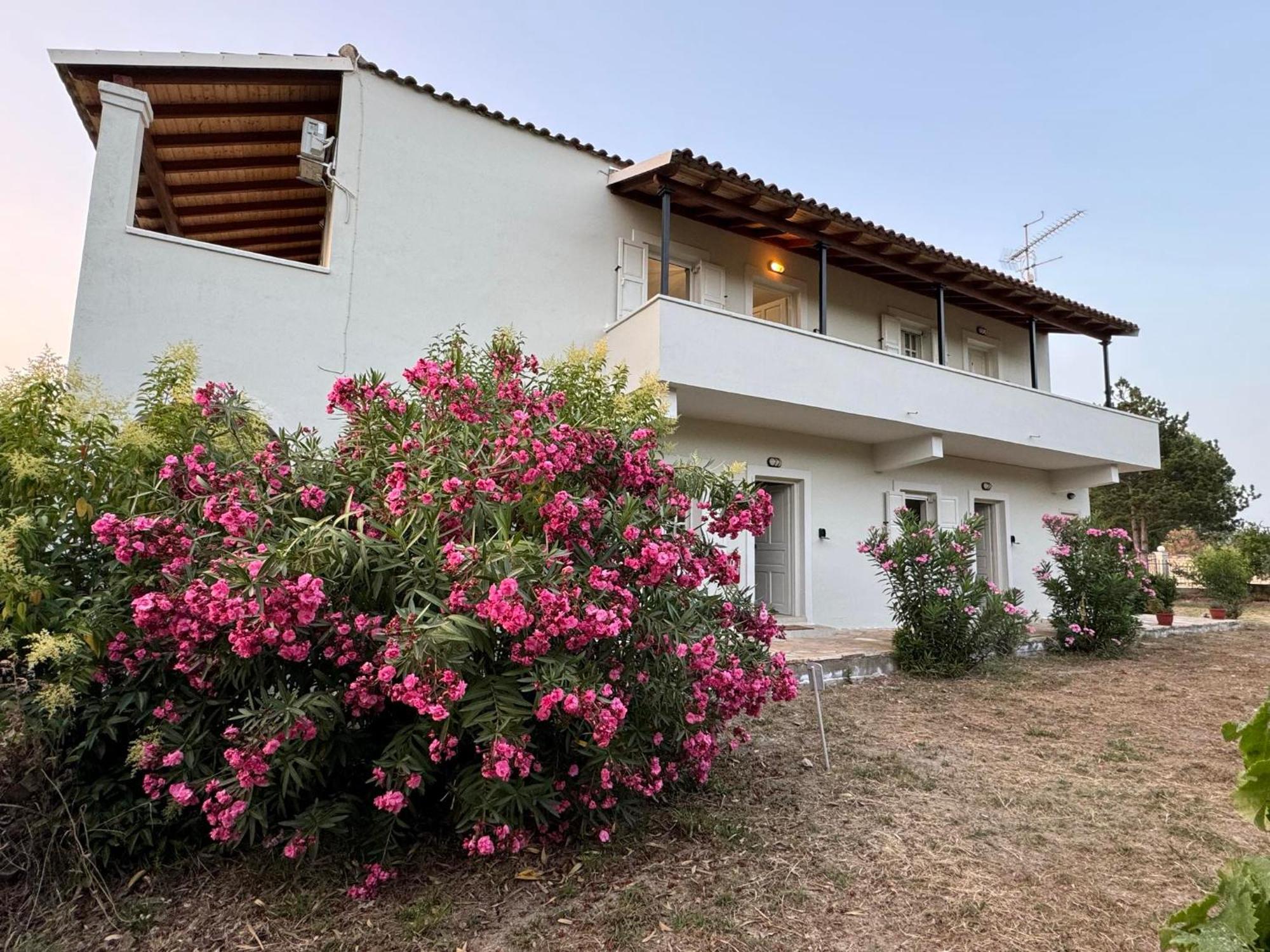 Kouros Apartments Litheres エクステリア 写真